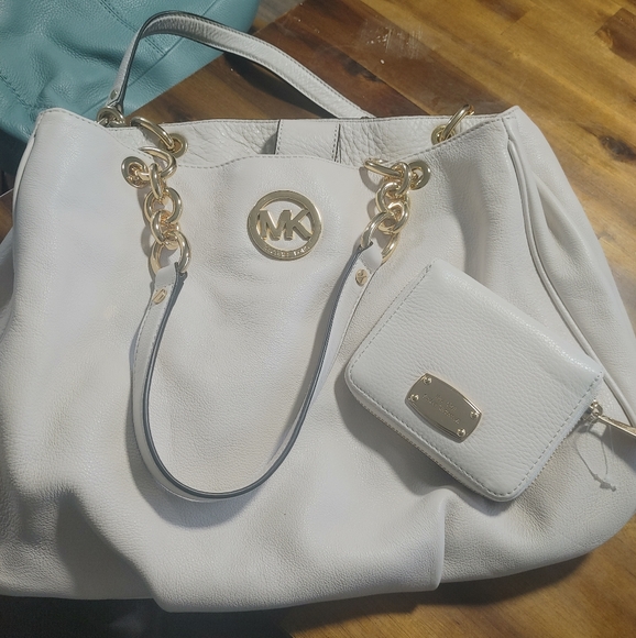 MK purse with wallet - Picture 1 of 2